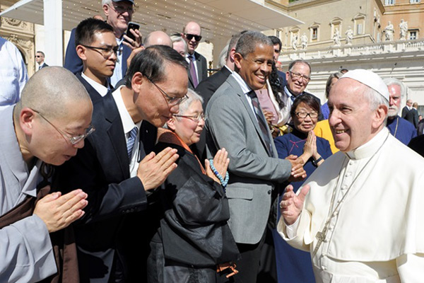 Introducing Tzu Chi to the Pope in Vatican City