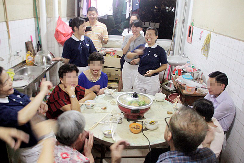 Bringing Festive Cheer Through Spring Cleaning and A Reunion Hotpot