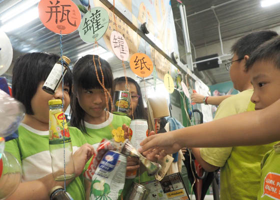 Local and Overseas Students Visit Tzu Chi’s Eco-Awareness Centre
