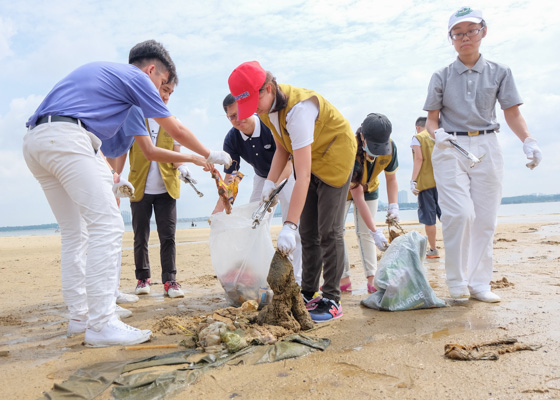 Youths Clean Up Sembawang Beach