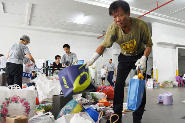 Kidney Patient “Works Out” Regularly at Tzu Chi Recycling Point