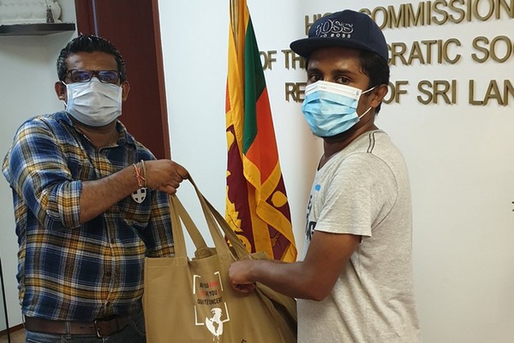Sri Lankan students receive urgent living supplies from Tzu Chi