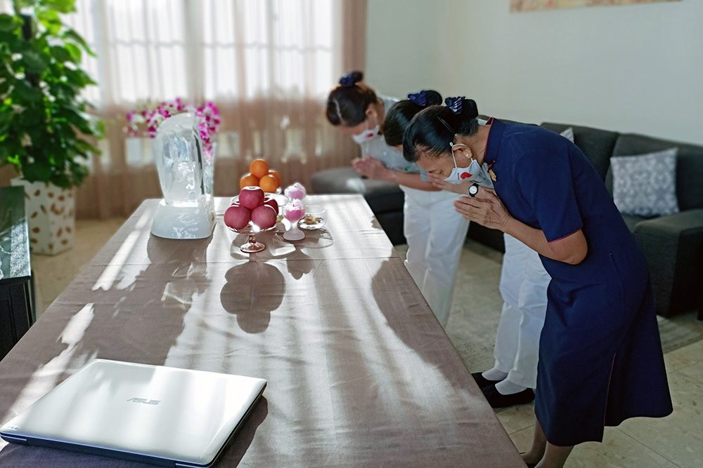 一线多视窗 社区云端浴佛