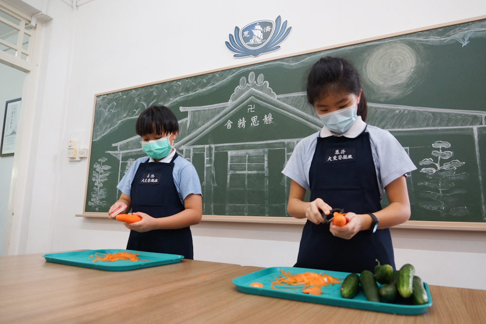 Tzu Chi Great Love Student Care Centre Continues to Educate Students Amid the Pandemic 