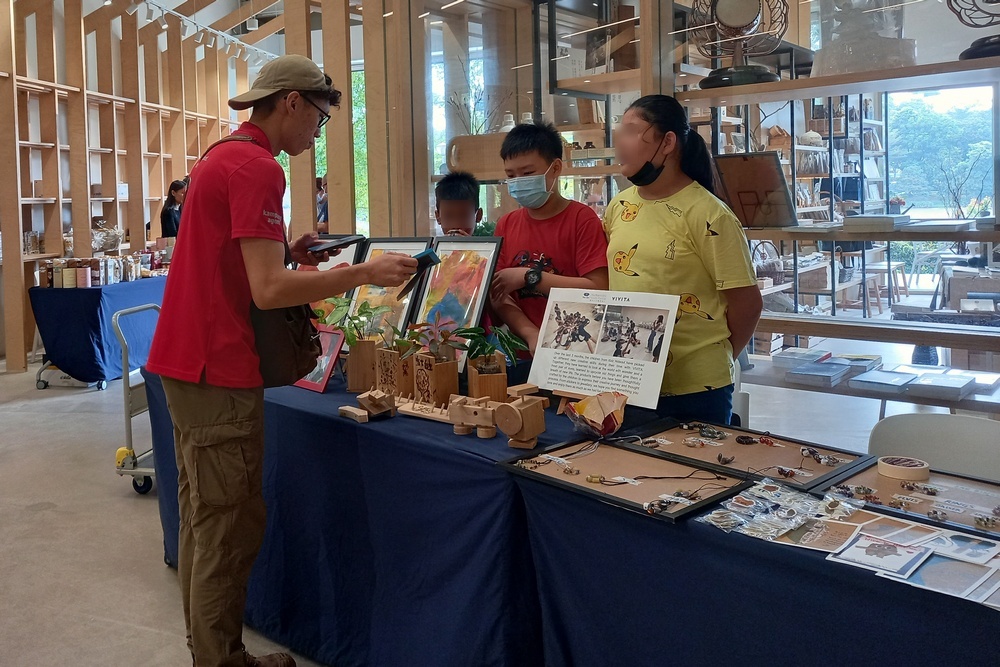 Some of the children also got involved with selling their handicrafts created during Kidz Hideout for charity at a Zero·Market booth. (Photo by Sharifah Faizah) 