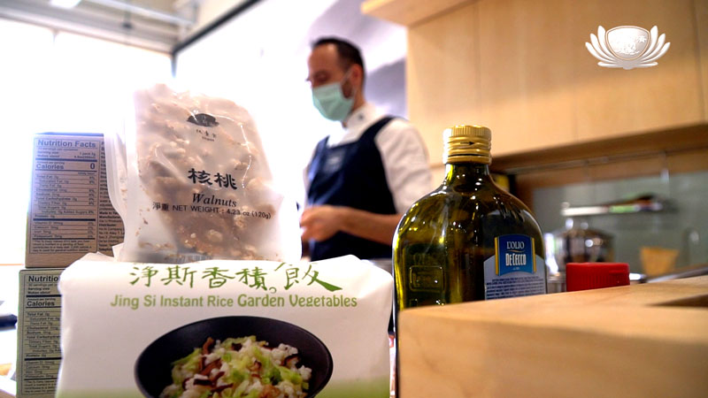 German chef demonstrates Western cuisine using Jing Si products  